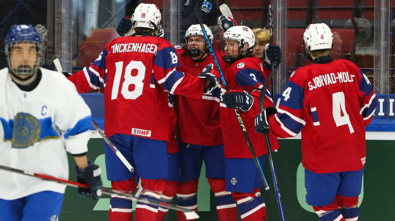 Norvēģijas U18 valstsvienības hokejisti. Foto: IIHF