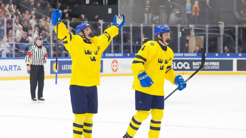 Zviedrijas U18 valstsvienības hokejisti. Foto: IIHF