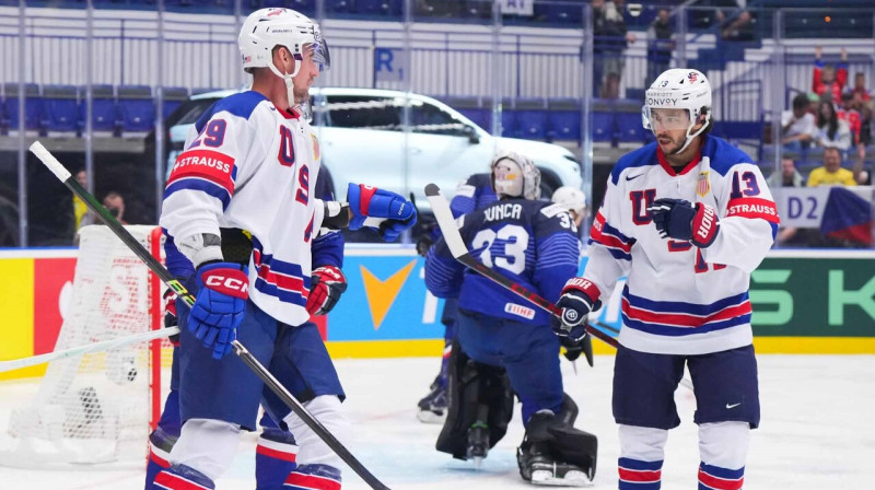 ASV izlases vadošie izpildītāji Broks Nelsons un Džonijs Gudro. Foto: Matt Zambonin/IIHF