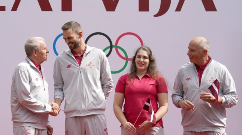 Latvijas šaušanas komanda Parīzes olimpisko spēļu prezentācijas pasākumā Rīgā. Foto: LOK/Romāns Kokšarovs