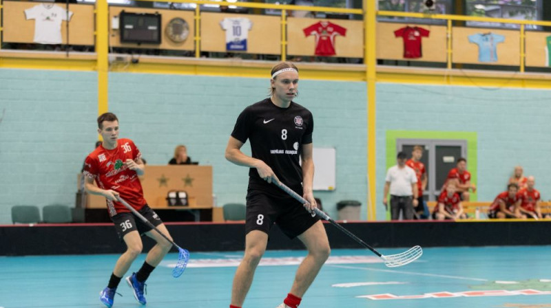 Sandis Lēvalds (#8) pašlaik ir turnīra otrs rezultatīvākais florbolists, foto: Floorball.lv