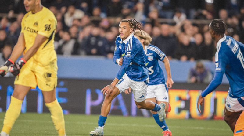 Strasbūras futbolists Djegu Moreira pēc vārtu guvuma. Foto: Elyxandro Cegarra