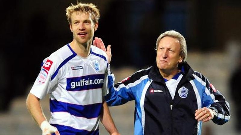 Kaspars Gorkšs ar treneri Nīlu Vornoku pirms vairākiem gadiem QPR sastāvā. Foto: www.qpr.co.uk