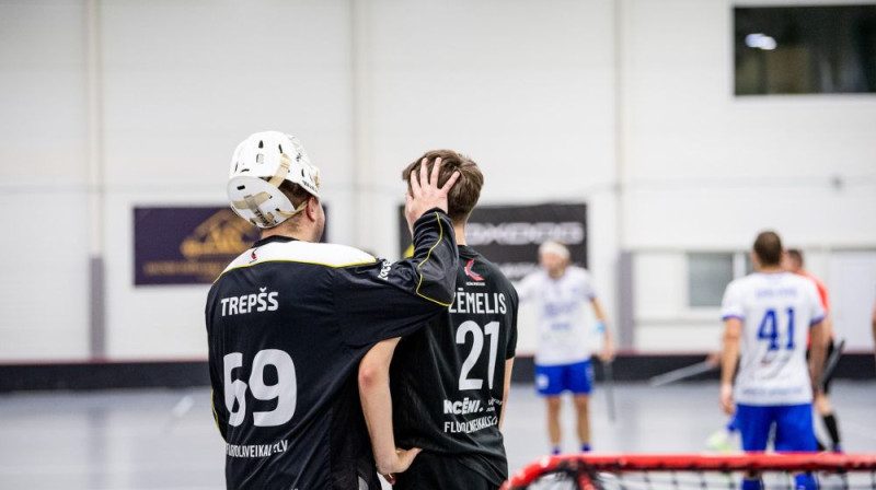 Roberts Trrepšs tika atzīts par labāko savā komandā Vidzemes derbijā, bet Dāvis Zēmelis bija savas komandas rezultatīvākais spēlētājs, foto: Floorball.lv