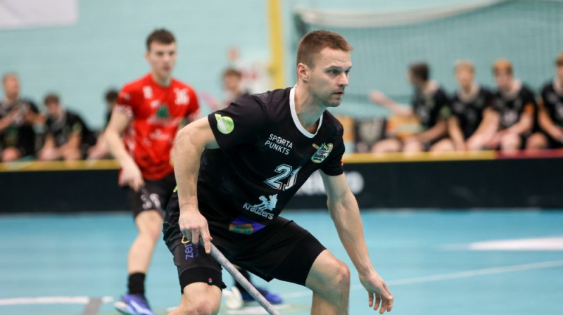 Artis Raitums Lielvārdē nopelnīja trīs rezultativitātes punktus, foto: Floorball.lv