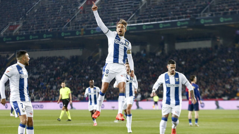 "Leganés" futbolists Serhio Gonsaless pēc vārtu guvuma Barselonā. Foto: Quique Garcia/EPA/Scanpix