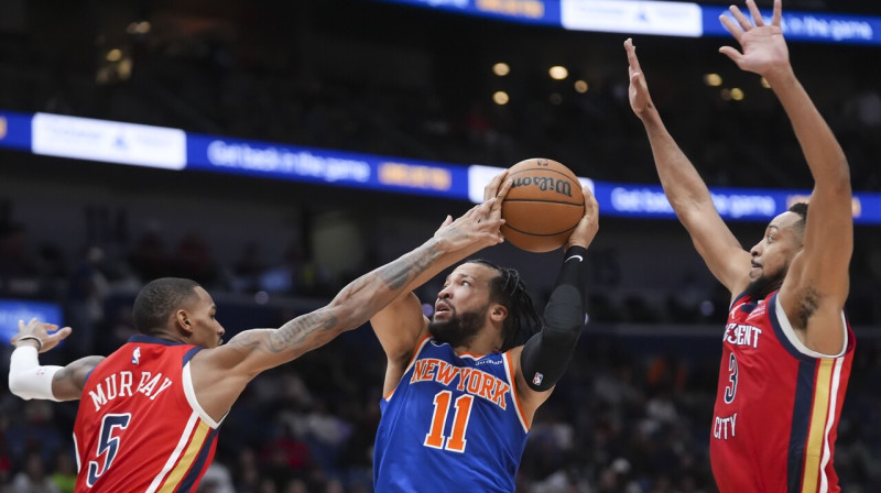 Džeilens Bransons cīņā pret Ņūorleānas "Pelicans". Foto: Gerald Herbert/AP/Scanpix