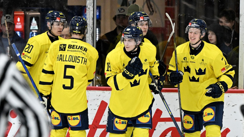 Zviedrijas U20 valstsvienības hokejisti. Foto: Tre Kronor