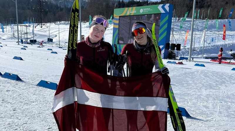 No Kreisās: A.R.Zariņa un V.Burceva. Foto: Ski.lv