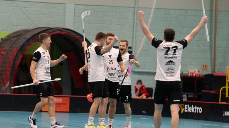 "FBK Valmiera" līdzsvarojuši rezultātu sērijā, foto: Floorball.lv