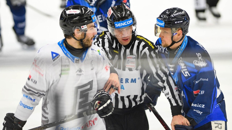Jānis Jaks (pirmais no kreisās). Foto: Petr Kotala/HC Vítkovice Ridera
