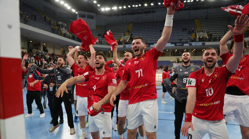 Gruzijas valstsvienības handbolisti pēc 2026. gada Eiropas meistarsacīkšu finālturnīra sasniegšanas. 
Foto: საქართველოს ხელბურთის ფედერაცია