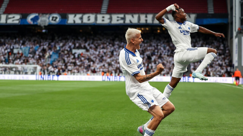 Kopenhāgenas futbolisti pēc vārtu guvuma. Foto: Rune Mathiesen/Gonzales Photo/Imago Images/Scanpix