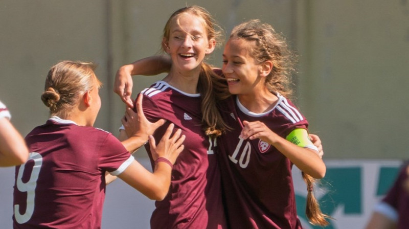 Latvijas U15 komandas futbolistes. Foto: LFF