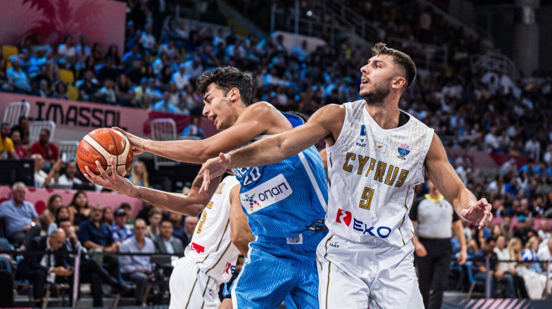 Mirklis no Kipras un Grieķijas valstsvienību spēles Eiropas meistarsacīkšu finālturnīrā. Foto: FIBA