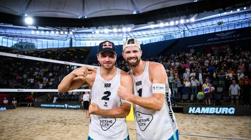 Kristians Serums un Anderss Mols. Foto: volleyballworld.com