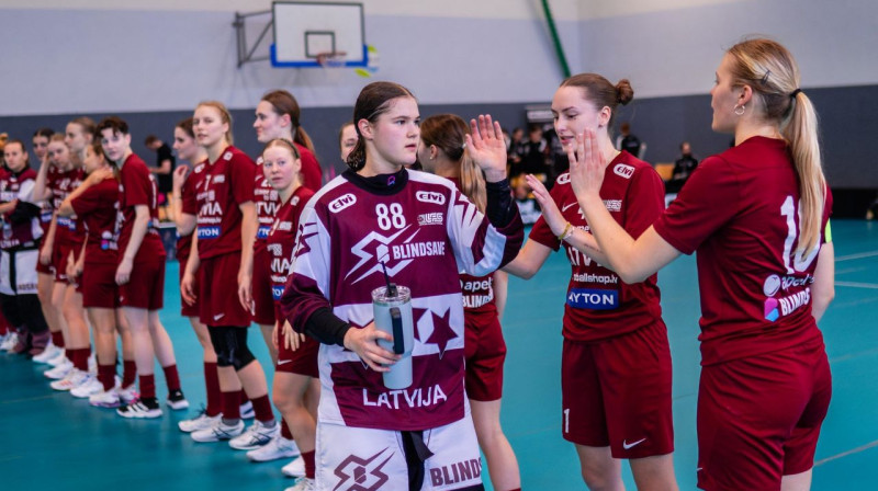 Labākās spēlētājas balvu mūsu komandā saņēma vārtsardze Estere Elbrete (#88). Foto: Floorball Deutschland