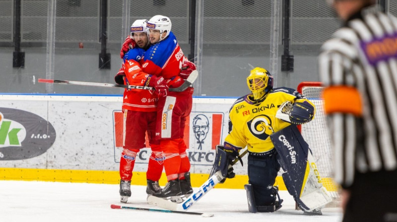 Emīls Ģēģeris pēc vārtu guvuma. Foto: Lukáš Bajgar/HC Poruba