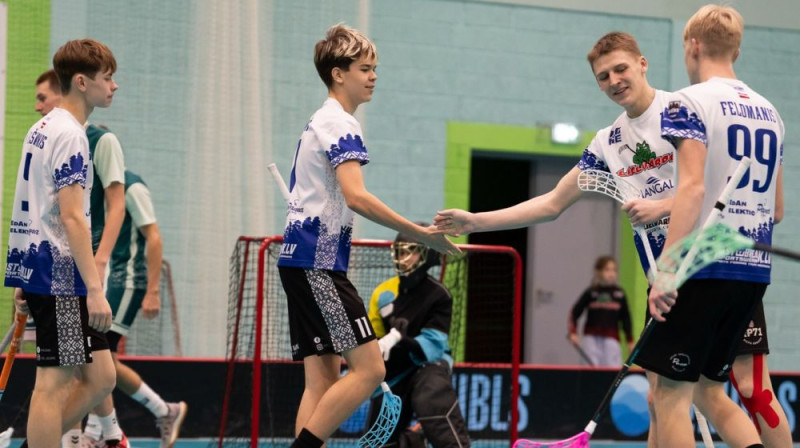 Reinis Kalniņš (#11) virslīgā debitēja ar vārtu guvumu, divām piespēlēm un MVP balvu, foto: Floorball.lv