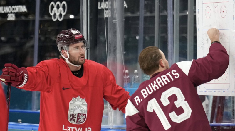 Uvis Balinskis un Rihards Bukarts. Foto: Romāns Kokšarovs/LOK