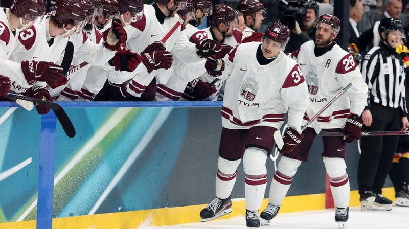 Eduards Tralmaks (priekšplānā) Foto: Romāns Kokšarovs