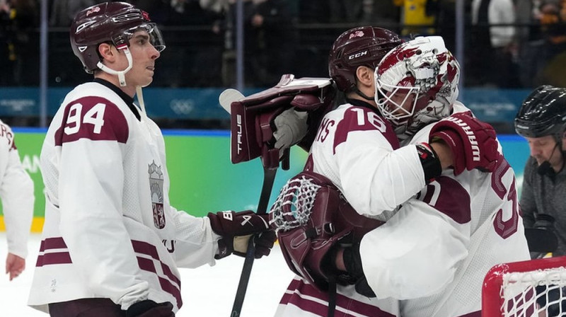 Latvijas hokejisti olimpiskajās spēlēs Foto: Romāns Kokšarovs/LOK