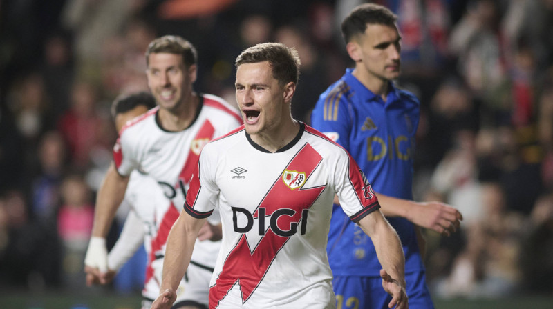 "Rayo" uzbrucējs Horhe de Frutoss svin vārtu guvumu. Foto: PSNEWZ/SIPA/Scanpix