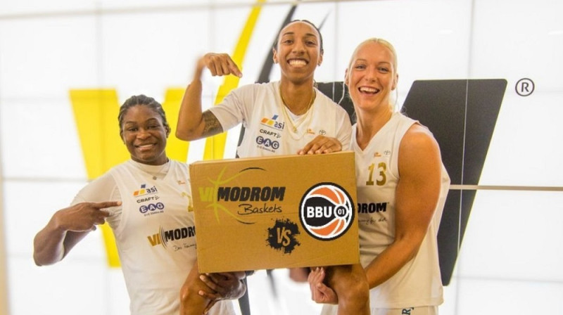 Marta Miščenko ar komandas biedrēm. Foto: Vimodrom Baskets Jena