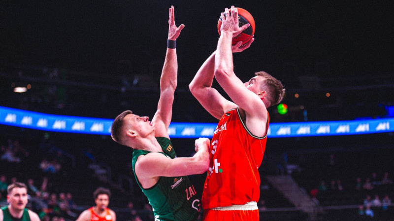 Mārtiņš Meiers uzbrukumā cīņā Kauņā. Foto: Gargždai Basketball