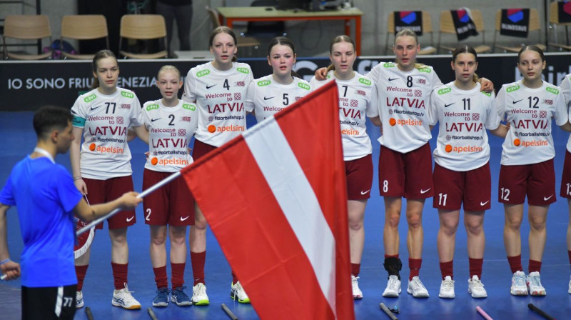 Latvijas sieviešu U19 florbola izlase Itālijā. Foto: IFF