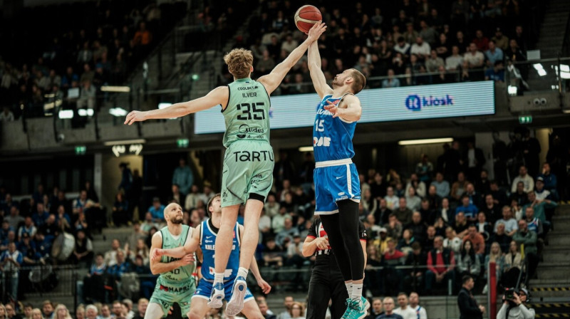 Anrijs Miška cīņā pret Markusu Ilveru. Foto: Mauri Levandi/Delfi Meedia