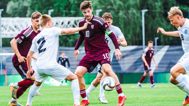 Latvijas U21 valstsvienības pussargs Ivans Patrikejevs (Nr. 10). Foto: LFF