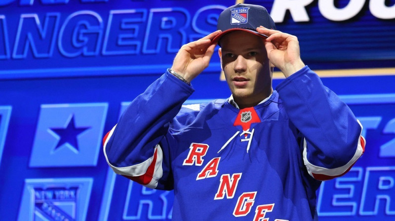 NHL draftā Albertu Šmitu ar piekto numuru izvēlējās Ņujorkas "Rangers". Foto: BRUCE BENNETT / GETTY IMAGES NORTH AMERICA / Getty Images via AFP/Scanpix