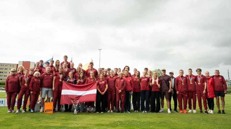 U20 Latvijas izlase vieglatlētikā. Foto: Sarivus Sport / athletics.lv