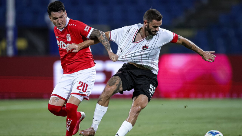 Brajans Gabriels Sobrero (Sofijas "CSKA 1948") cīņā pret Eriku Sabo (Trnavas "Spartak"). Foto: Yulian Todorov/Imago Images/Scanpix