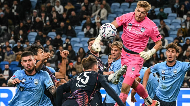 Mirklis Sidnejas un Totenhemas "Hotspur" cīņā. Foto: Saeed Khan/AFP/Scanpix