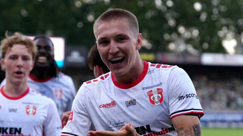 Dario Šits pēc pirmā vārtu guvuma kluba labā. Foto: FC Dordrecht