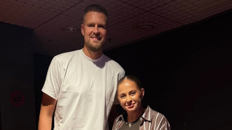Kristaps Porziņģis un Aļona Ostapenko. Foto: @jelena.ostapenko / Xiaomi Arēna