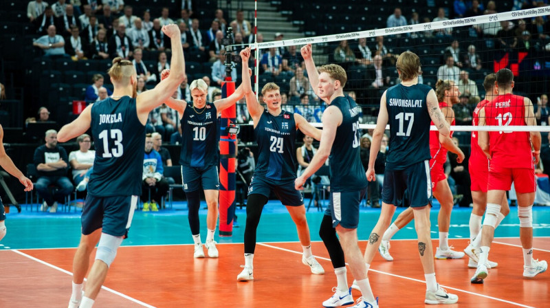 Somijas volejbolistu prieks cīņā pret Serbijas valstsvienību Tamperē. Foto: Linnea Laatikainen/CEV
