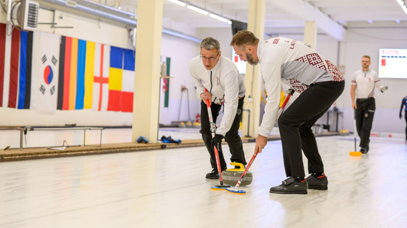 No kreisās: Jānis Klīve, Rihards Jeske, Roberts Reinis Buncis
Foto: Roberts Blaubuks