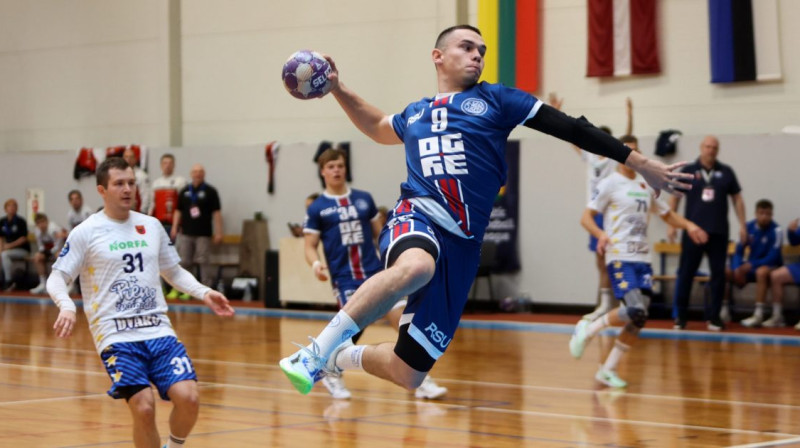 Uzbrukumā "HK Ogre/RSU" uzbrukuma līderis Rihards Bisters. Foto: Ritvars Raits