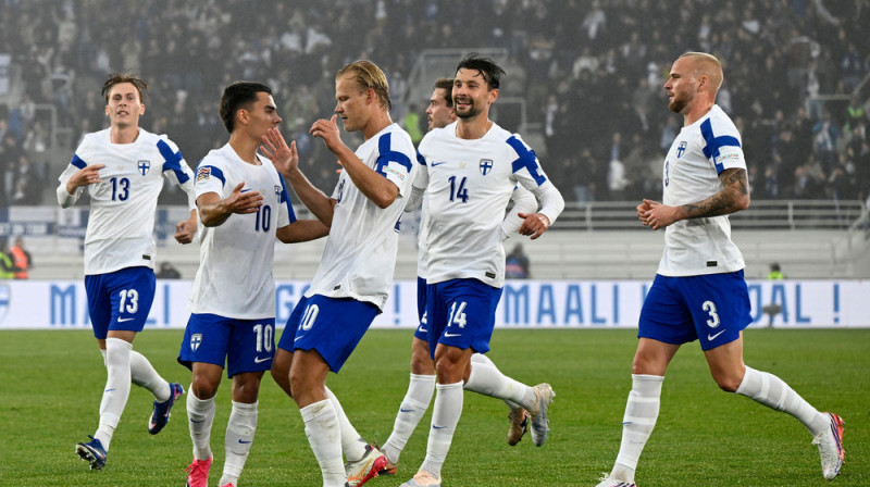 Somijas izlases futbolisti svin vārtu guvumu Nācijas līgas spēlē. Foto: Emmi Korhonen/LEHTIKUVA/SIPA/Scanpix