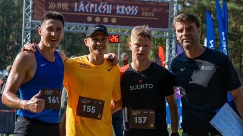 No kreisās: A.Rastorgujevs, D.Serjogins, U.Upītis un pasākuma vadītājs I.Bācis. Foto: Aija Valtmane/M.Gaļinovskis
