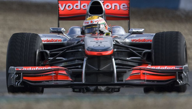 F-1 ziemas testus ar ātrāko laiku noslēdz Hamiltons