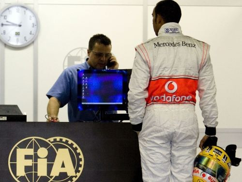 FIA izsauc ''McLaren'' uz ārkārtas sēdi