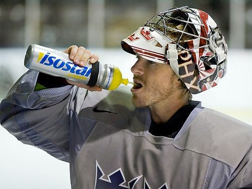 KHL čempionu vārtus sargās Telkvists