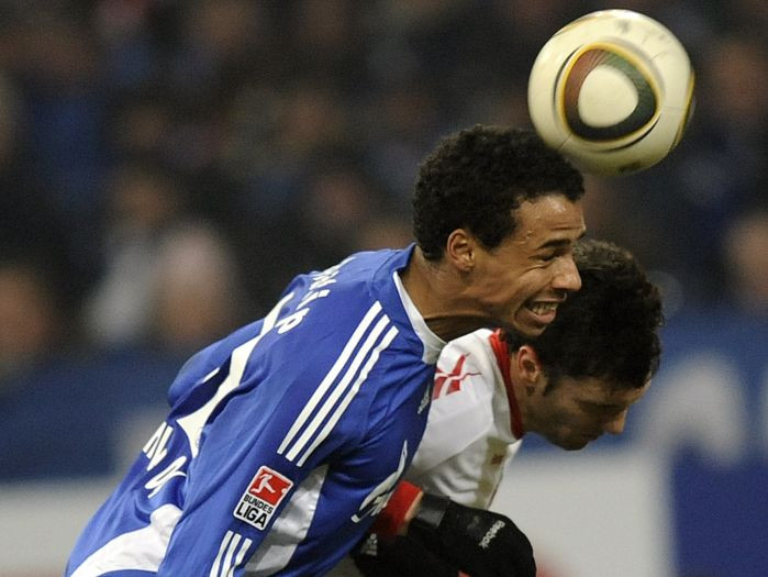 "Schalke 04" uzvar un seko līderu duetam