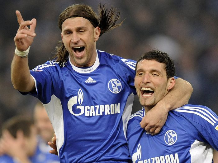 Kuranji turpina sist, "Schalke" izvirzās līderpozīcijās