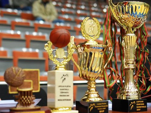 Apbalvoti Liepājas basketbola čempionāta laureāti