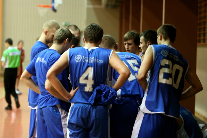 "VEF Juniors" pieveic "Latvijas Universitāti"